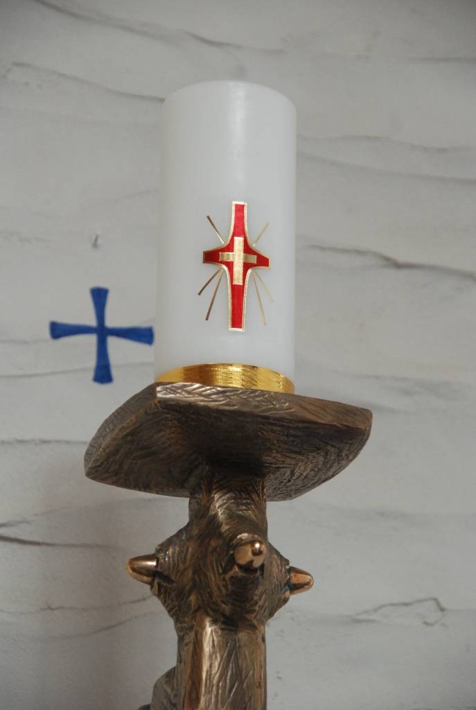 Aizputes Kristus karaļa Romas katoļu draudze tikusi pie jauna dievnama teju pēc vairāk nekā sešus gadus ilgušiem būvniecības darbiem. Sestdien notika baznīcas iesvētīšana, uz kuru bija ieradušies daudzi kristieši no Kurzemes un tālākām...
Autors: Iluta Dreimane