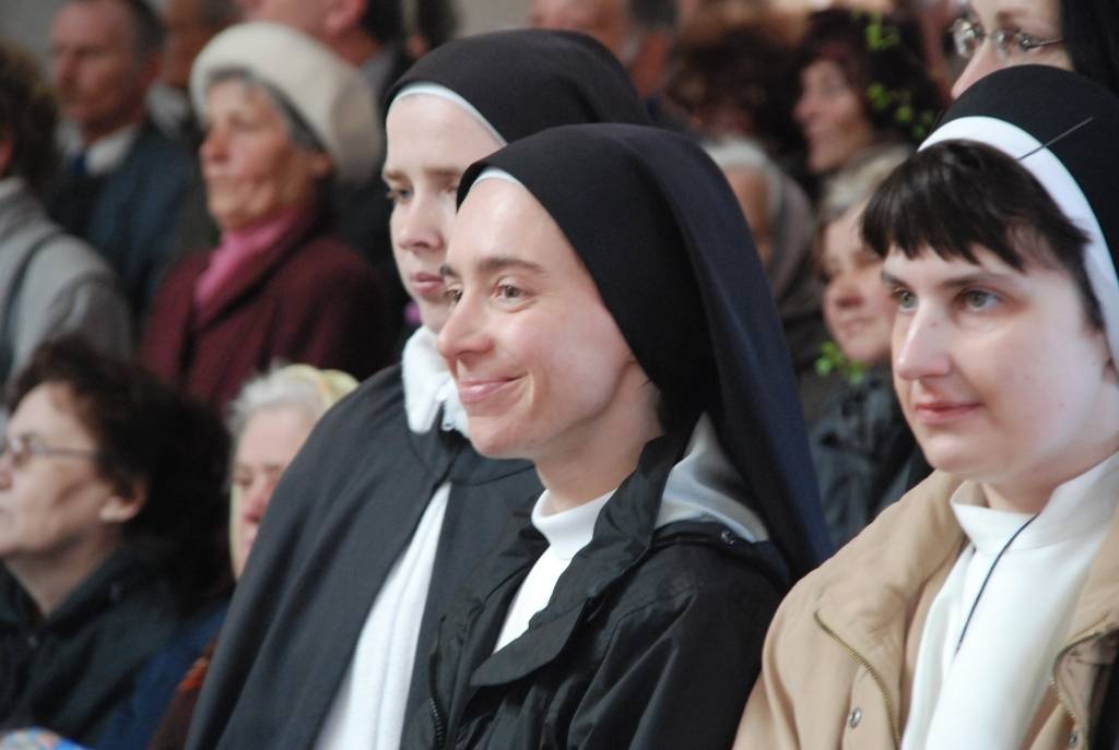 Aizputes Kristus karaļa Romas katoļu draudze tikusi pie jauna dievnama teju pēc vairāk nekā sešus gadus ilgušiem būvniecības darbiem. Sestdien notika baznīcas iesvētīšana, uz kuru bija ieradušies daudzi kristieši no Kurzemes un tālākām...
Autors: Iluta Dreimane