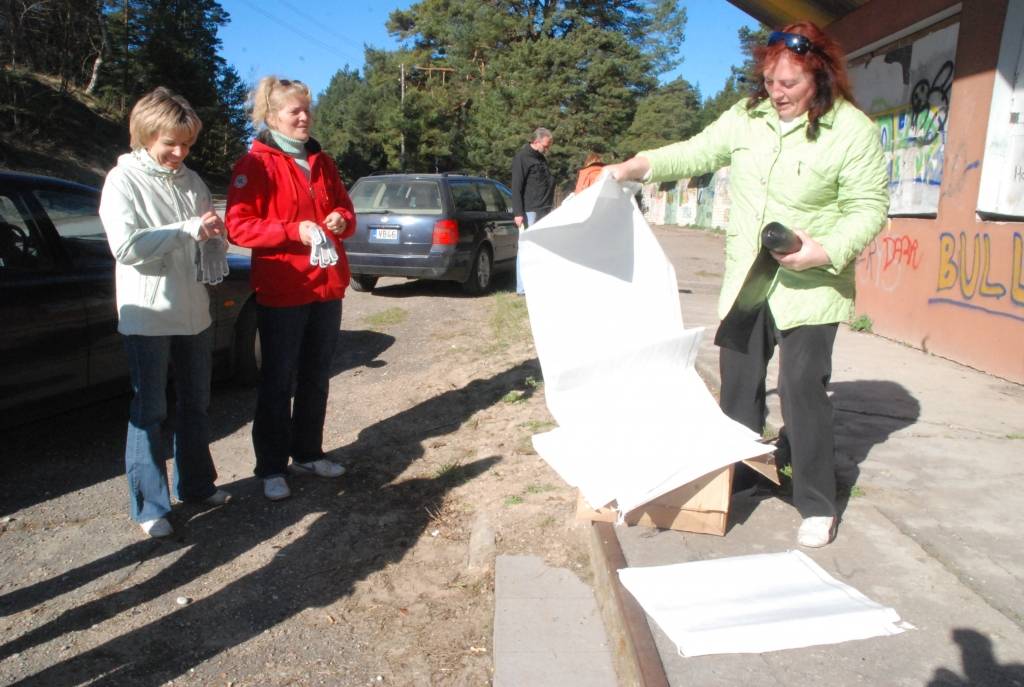 Nīcas pagastā piektdien iedzīvotājiem bija iespēja nodot šķirotus atkritumus, ko pēc tam aizgādāja SIA “Veronija” darbinieki. Nīcenieki varēja atbrīvoties no sadzīves tehnikas, nodot arī makulatūru, stiklu un plastmasu.

Aizputes...
Autors: Iluta Dreimane