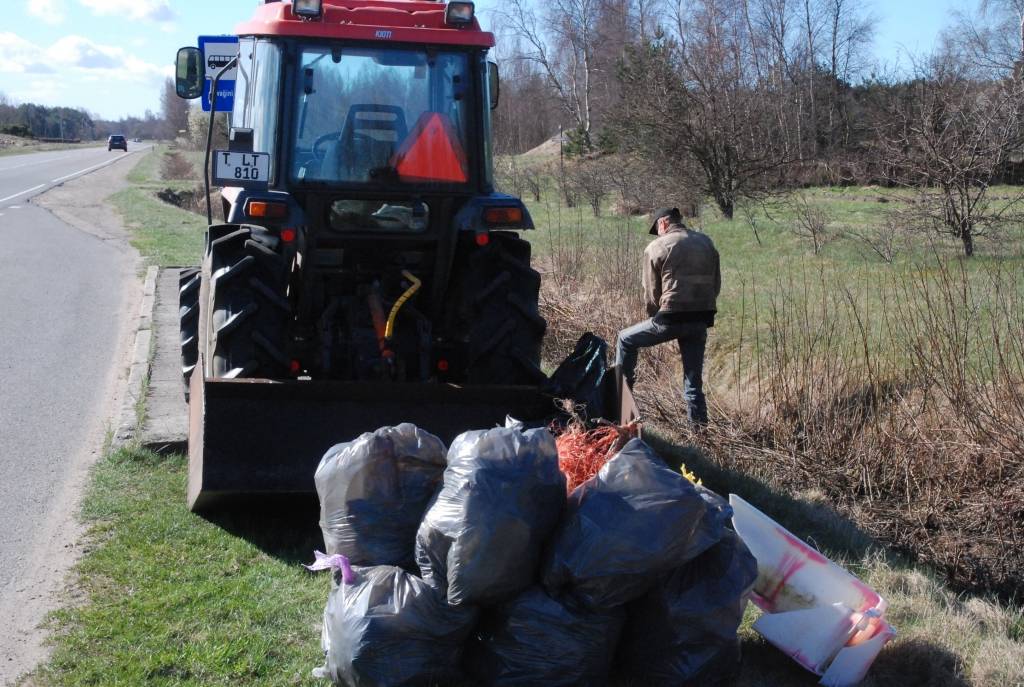 Nīcas pagastā piektdien iedzīvotājiem bija iespēja nodot šķirotus atkritumus, ko pēc tam aizgādāja SIA “Veronija” darbinieki. Nīcenieki varēja atbrīvoties no sadzīves tehnikas, nodot arī makulatūru, stiklu un plastmasu.

Aizputes...
Autors: Iluta Dreimane