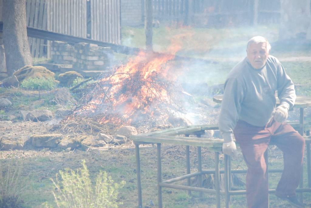 Nīcas pagastā piektdien iedzīvotājiem bija iespēja nodot šķirotus atkritumus, ko pēc tam aizgādāja SIA “Veronija” darbinieki. Nīcenieki varēja atbrīvoties no sadzīves tehnikas, nodot arī makulatūru, stiklu un plastmasu.

Aizputes...
Autors: Iluta Dreimane