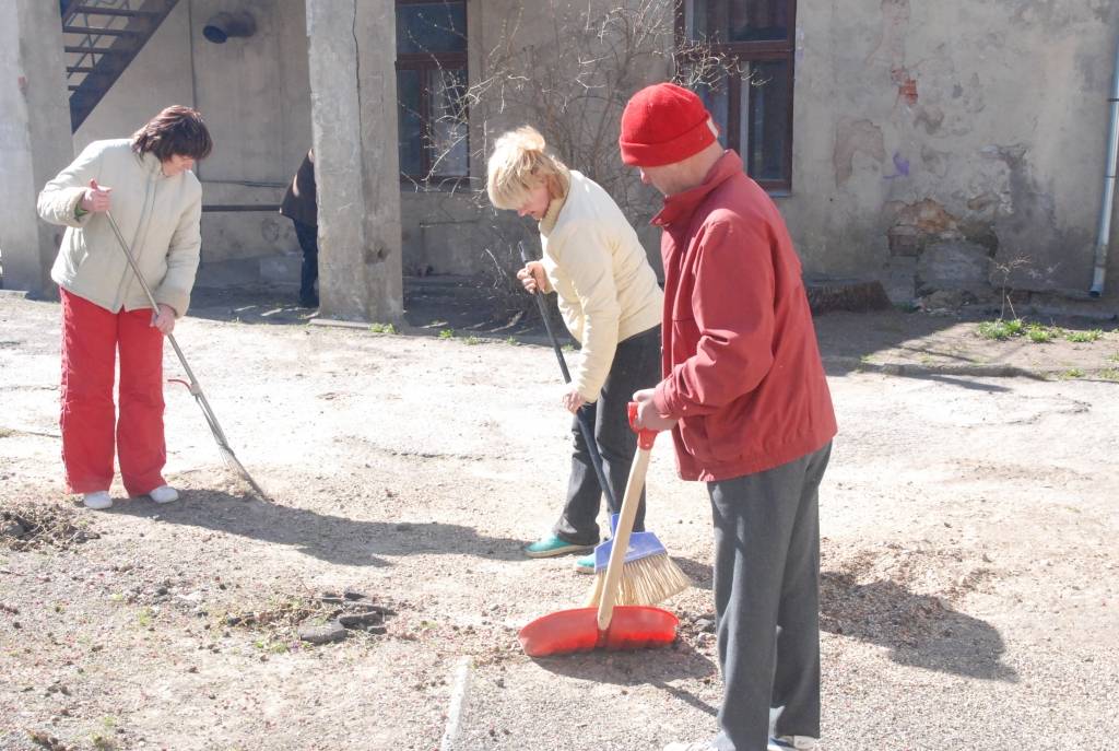 Nīcas pagastā piektdien iedzīvotājiem bija iespēja nodot šķirotus atkritumus, ko pēc tam aizgādāja SIA “Veronija” darbinieki. Nīcenieki varēja atbrīvoties no sadzīves tehnikas, nodot arī makulatūru, stiklu un plastmasu.

Aizputes...
Autors: Iluta Dreimane