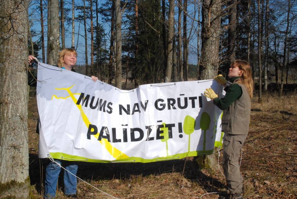Trešdien Grobiņas mežniecības un Valsts meža dienesta (VMD) Konsultāciju pakalpojumu centra Liepājas biroja darbinieki devās uz Medzes pagasta “Miķelīšiem”. Šopavasar beidzas termiņš, kad tur jābūt atjaunotam 1,3 hektāru izcirtumam. 

VMD...
Autors: Anita Platace