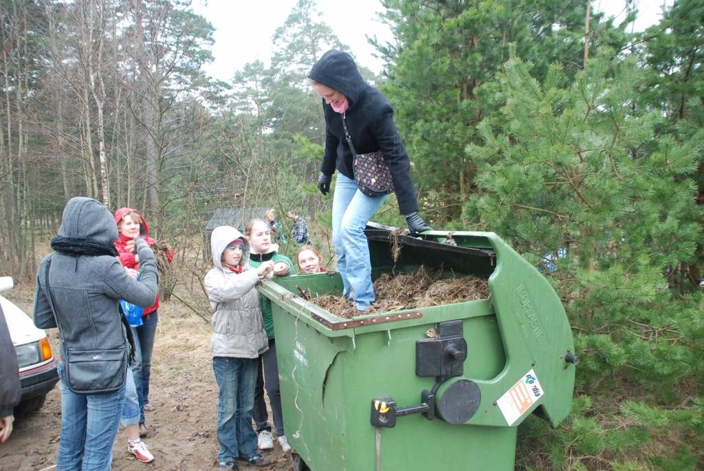Šodien Bērnu un jauniešu biedrība "Liepājas Jaunie Vanagi" rīko talku Karostā, sakopjot Beberliņu apkārtni.. Talka joprojām turpinās, bet lietus dažus talkotājus esot aizbaidījis, pastāsta viena no talciniecēm Agnese. Aktīvisti pēc...
Autors: "Rekurzeme", portāls