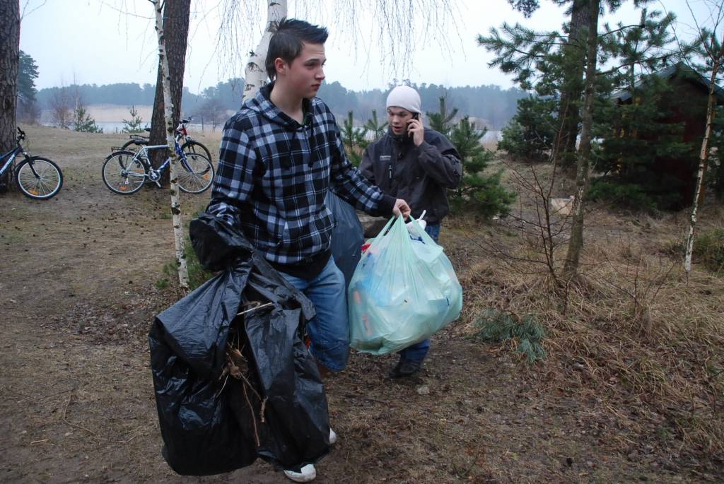 Šodien Bērnu un jauniešu biedrība "Liepājas Jaunie Vanagi" rīko talku Karostā, sakopjot Beberliņu apkārtni.. Talka joprojām turpinās, bet lietus dažus talkotājus esot aizbaidījis, pastāsta viena no talciniecēm Agnese. Aktīvisti pēc...
Autors: "Rekurzeme", portāls