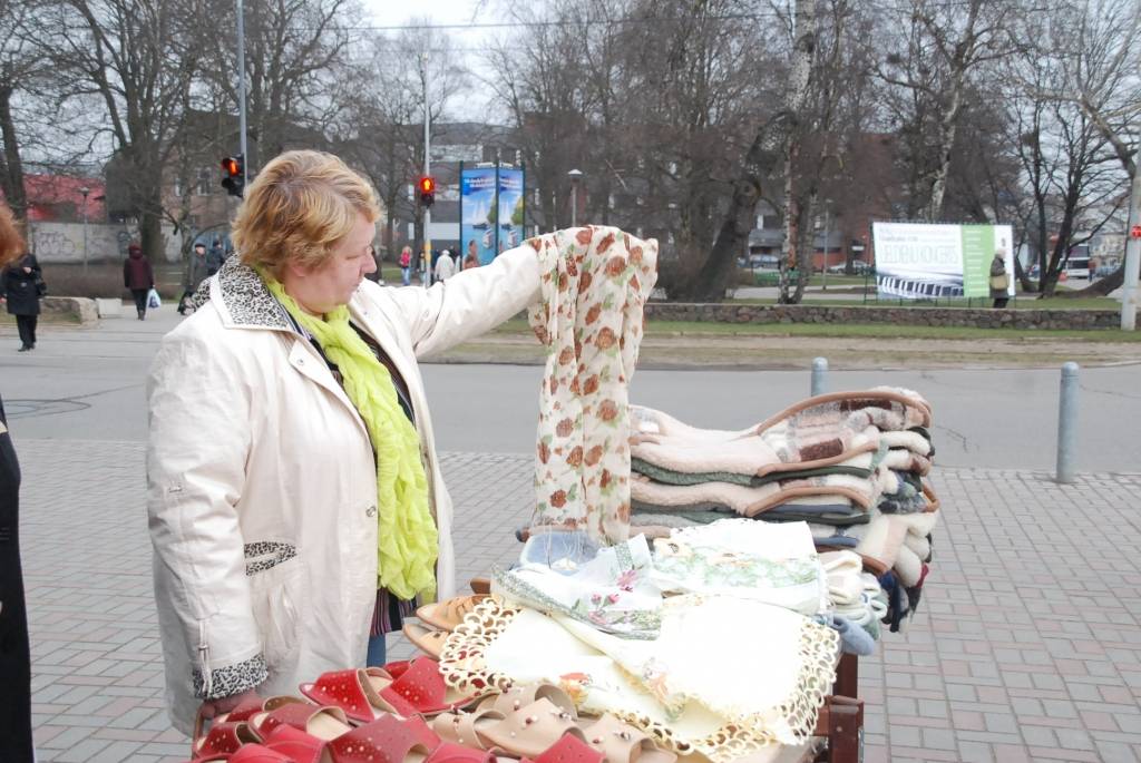 Amatnieku Lieldienu tirdziņš pie tirdzniecības nama "Kurzeme" būs vēl rīt, 10. aprīlī, un parīt, 11. aprīlī. Tā sākums - pulksten 10.
Autors: "Rekurzeme", portāls