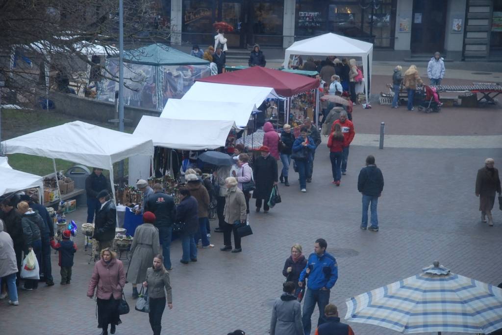 Amatnieku Lieldienu tirdziņš pie tirdzniecības nama "Kurzeme" būs vēl rīt, 10. aprīlī, un parīt, 11. aprīlī. Tā sākums - pulksten 10.
Autors: "Rekurzeme", portāls