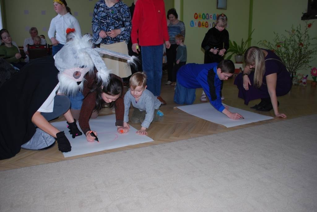 Trešdien Lieldienu pasākums notika Liepājas bērnu namā un sociālās aprūpes centrā "Liepāja", kur viesojās tirdzniecības centra "Ostmala" zaķis Zigis, stāsta "Ostmalas" pārstāvis Viesturs Deksnis.
Autors: Uldis Dobelis