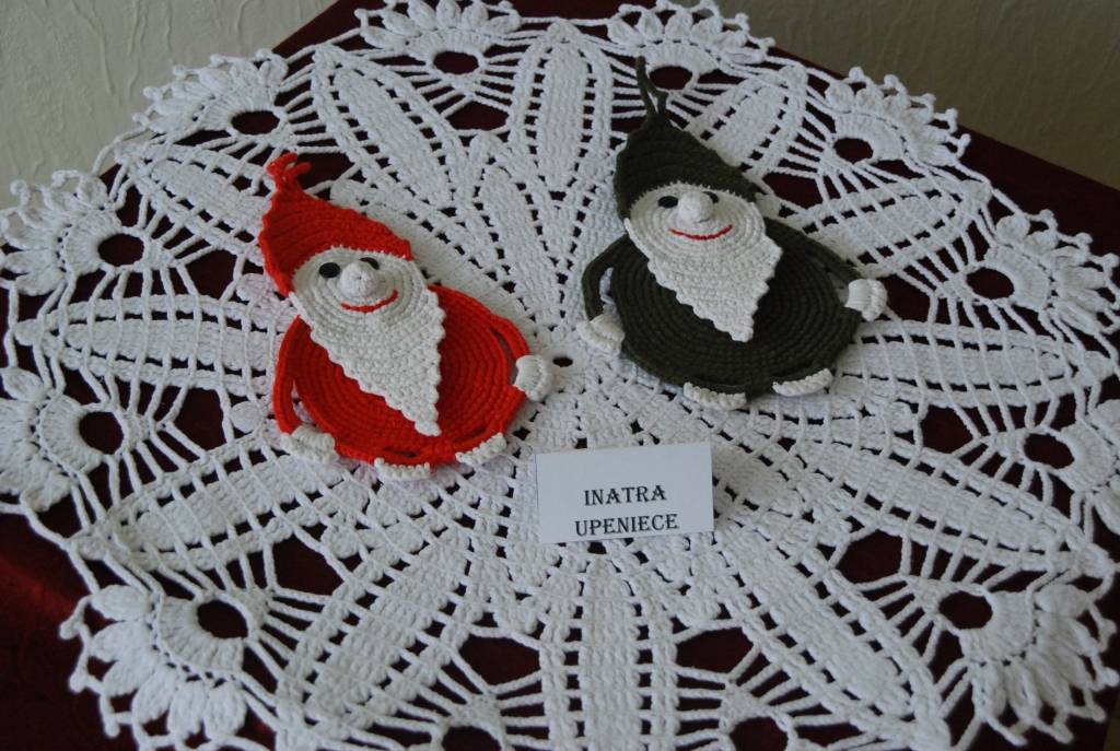 Līdz 16. aprīlim Cīravas pagastmājā skatāma Zanes Rebokas, Inatras Upenieces, Daces Ābeles un Egila Šilles darbu izstāde "Lieku sirdi darbiņā".  Izstādi tās atklāšanas dienā - 30. martā - apskatīja 20 cilvēki. 
Autors: Ilze Vainovska