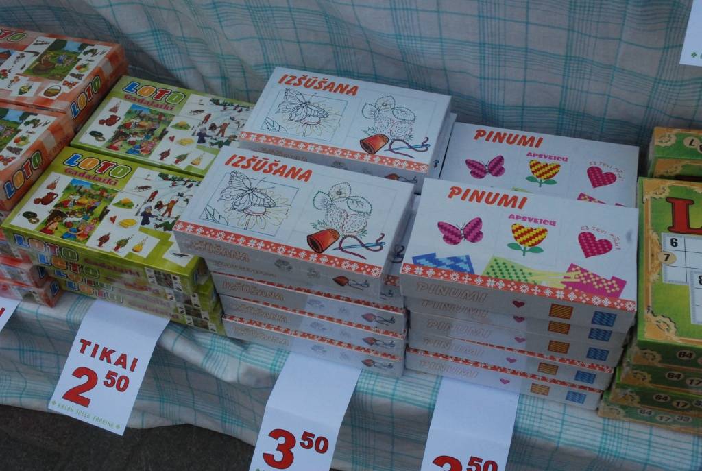 Sestdien, 30. maijā, no pulksten 10 līdz 16 Liepājā pie tirdzniecības nama "Kurzeme" būs Vasaras svētku tirdziņš. Tirdziņš notika arī šodien, 29. maijā. Portāls novēroja, ka bija iespēja iegādāties gan zivis, gan amatnieku darinājumus,...
Autors: Uldis Dobelis
