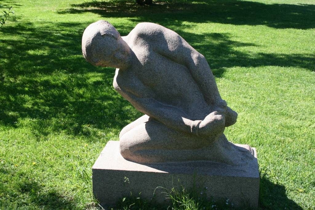 Latvijas Universitātes Botāniskajā dārzā šajās saulainajās dienās ar pilnu sparu sākuši ziedēt rododendri, dārza apmeklētājus priecējot ar dažādu krāsu skaistiem ziediem.

Pirmdien Botāniskajā dārzā bija apmeklētāju pieplūdums, kuri...
Autors: Uldis Dobelis