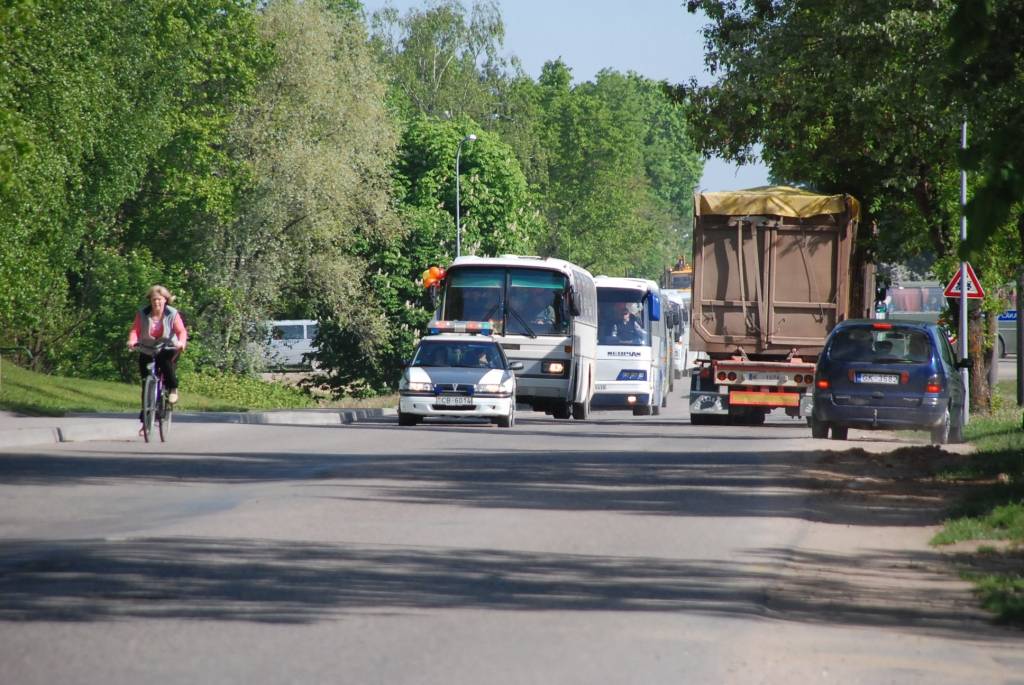 Ap divsimt dalībnieku no desmit pašvaldībām šodien, 21. maijā, pulcēja ikgadējais Liepājas rajona pasākums “Paliec sveiks, bērnudārzs!”, kas šogad notika Priekulē. 

Sporta hallē bērni piedalījās dažādās sporta atrakcijās, un arī...
Autors: Ilze Vainovska