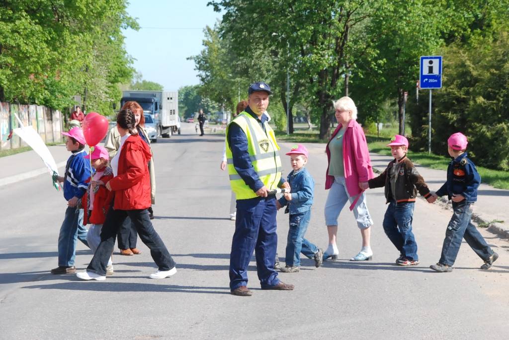 Ap divsimt dalībnieku no desmit pašvaldībām šodien, 21. maijā, pulcēja ikgadējais Liepājas rajona pasākums “Paliec sveiks, bērnudārzs!”, kas šogad notika Priekulē. 

Sporta hallē bērni piedalījās dažādās sporta atrakcijās, un arī...
Autors: Ilze Vainovska
