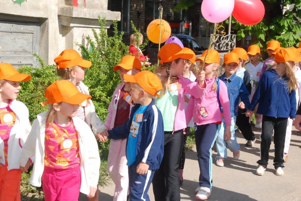 Ap divsimt dalībnieku no desmit pašvaldībām šodien, 21. maijā, pulcēja ikgadējais Liepājas rajona pasākums “Paliec sveiks, bērnudārzs!”, kas šogad notika Priekulē. 

Sporta hallē bērni piedalījās dažādās sporta atrakcijās, un arī...
Autors: Ilze Vainovska