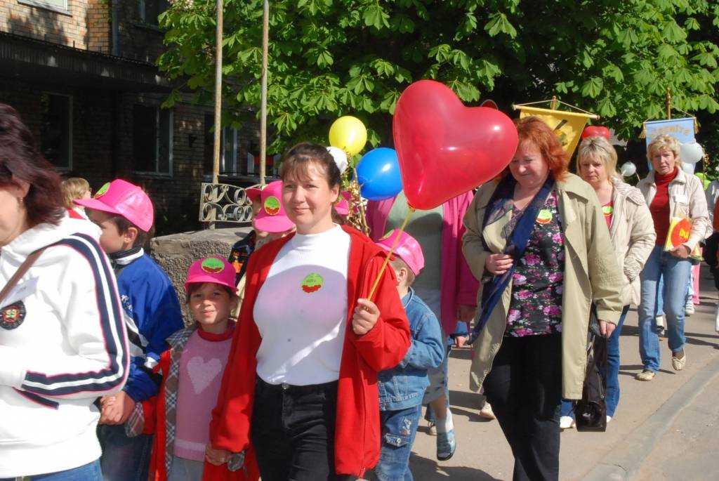 Ap divsimt dalībnieku no desmit pašvaldībām šodien, 21. maijā, pulcēja ikgadējais Liepājas rajona pasākums “Paliec sveiks, bērnudārzs!”, kas šogad notika Priekulē. 

Sporta hallē bērni piedalījās dažādās sporta atrakcijās, un arī...
Autors: Ilze Vainovska
