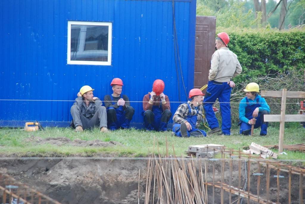 Grobiņas pirmsskolas izglītības iestādes “Pīpenīte” piebūvei šodien, 20. maijā, ielika simbolisku pamatakmeni. 

Jaunā ēka varētu mazināt rindu, kurā mazie grobiņnieki pieteikti kopš dzimšanas. 

Šogad plānots veikt piebūves 1. kārtas...
Autors: Anita Platace