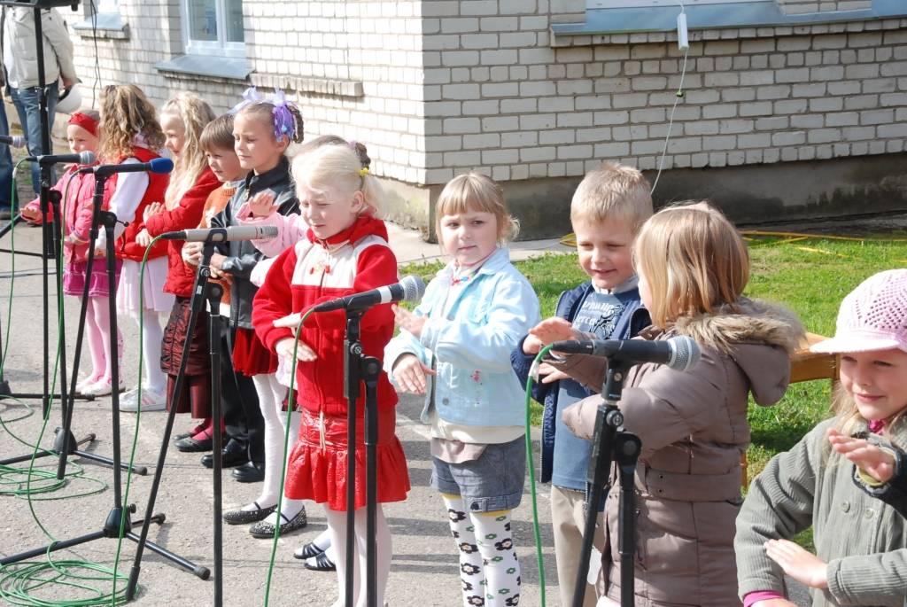 Grobiņas pirmsskolas izglītības iestādes “Pīpenīte” piebūvei šodien, 20. maijā, ielika simbolisku pamatakmeni. 

Jaunā ēka varētu mazināt rindu, kurā mazie grobiņnieki pieteikti kopš dzimšanas. 

Šogad plānots veikt piebūves 1. kārtas...
Autors: Anita Platace