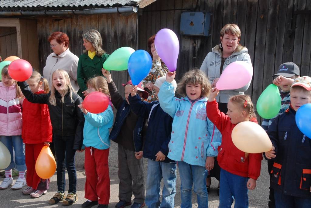Grobiņas pirmsskolas izglītības iestādes “Pīpenīte” piebūvei šodien, 20. maijā, ielika simbolisku pamatakmeni. 

Jaunā ēka varētu mazināt rindu, kurā mazie grobiņnieki pieteikti kopš dzimšanas. 

Šogad plānots veikt piebūves 1. kārtas...
Autors: Anita Platace