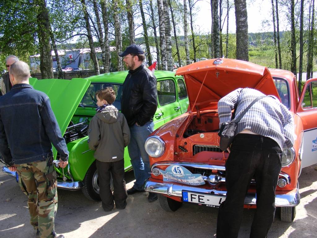 Latvijas Antīko automobiļu kluba Padomju tehnikas sekcija 2009. gada sezonu sestdien uzsāka ar seno spēkratu ralliju Rīga – Pāvilosta – Rīga.
Autors: "Rekurzeme", portāls