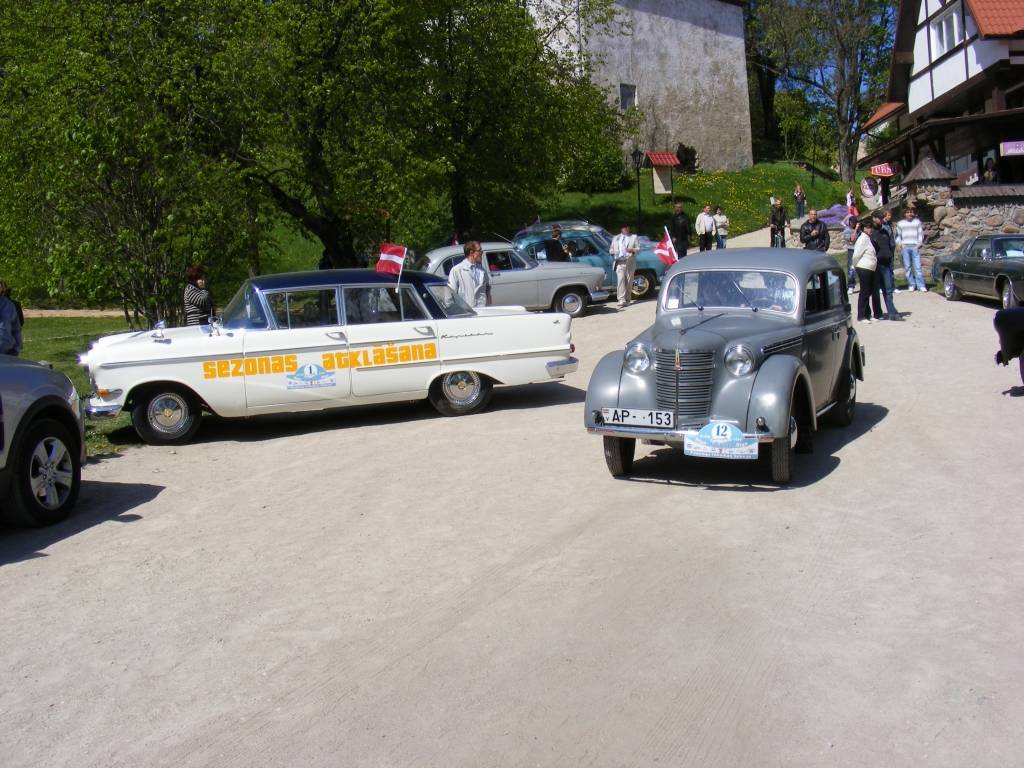 Latvijas Antīko automobiļu kluba Padomju tehnikas sekcija 2009. gada sezonu sestdien uzsāka ar seno spēkratu ralliju Rīga – Pāvilosta – Rīga.
Autors: "Rekurzeme", portāls
