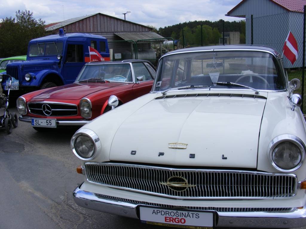 Latvijas Antīko automobiļu kluba Padomju tehnikas sekcija 2009. gada sezonu sestdien uzsāka ar seno spēkratu ralliju Rīga – Pāvilosta – Rīga.
Autors: "Rekurzeme", portāls