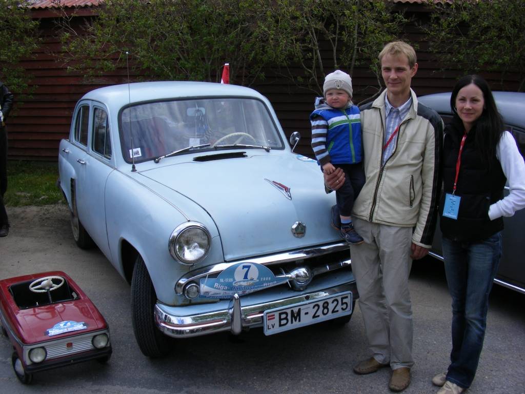 Latvijas Antīko automobiļu kluba Padomju tehnikas sekcija 2009. gada sezonu sestdien uzsāka ar seno spēkratu ralliju Rīga – Pāvilosta – Rīga.
Autors: "Rekurzeme", portāls