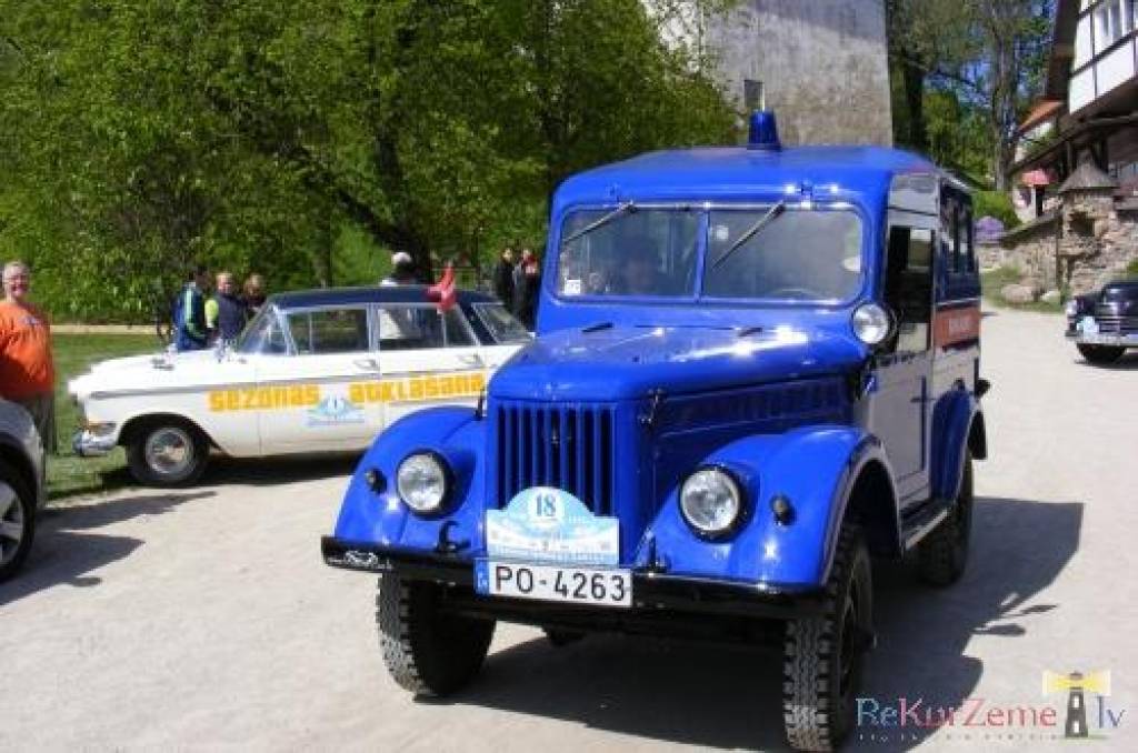 Latvijas Antīko automobiļu kluba Padomju tehnikas sekcija 2009. gada sezonu sestdien uzsāka ar seno spēkratu ralliju Rīga – Pāvilosta – Rīga.
Autors: "Rekurzeme", portāls