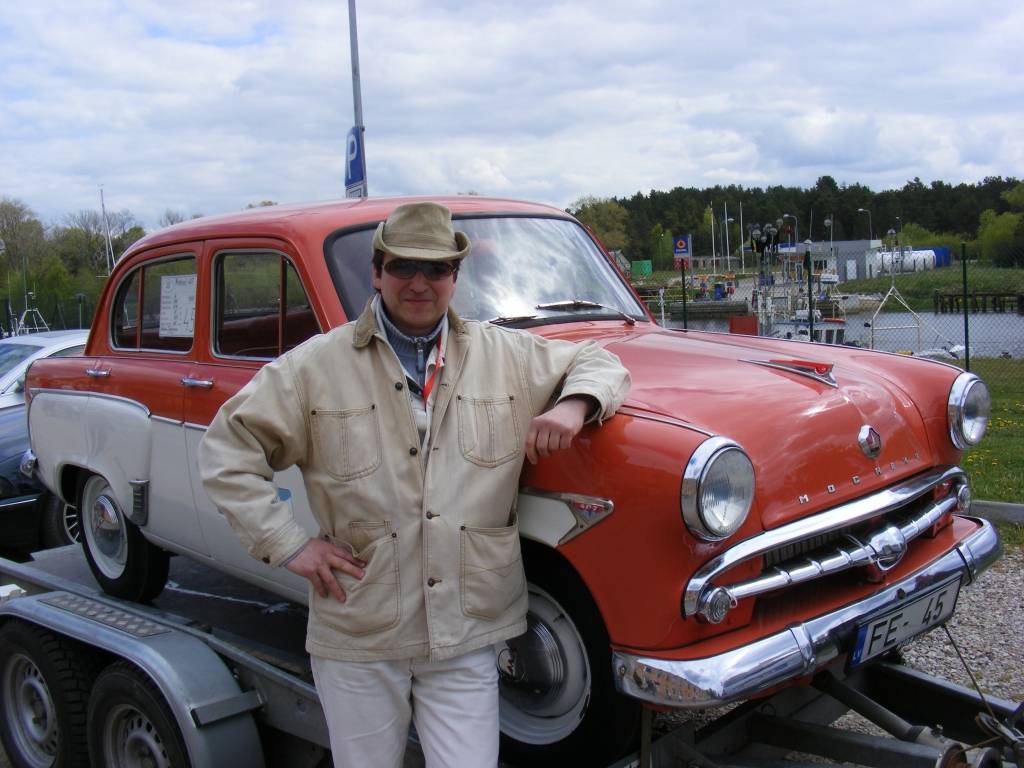 Latvijas Antīko automobiļu kluba Padomju tehnikas sekcija 2009. gada sezonu sestdien uzsāka ar seno spēkratu ralliju Rīga – Pāvilosta – Rīga.
Autors: "Rekurzeme", portāls