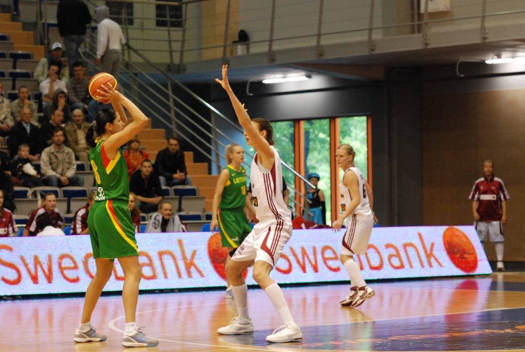 Šodien, 15. maijā, pulksten 13 Liepājas Olimpiskajā centrā Latvijas sieviešu basketbola izlase aizvadīs otro pārbaudes spēli ar Lietuvas valstsvienību. Mačs notiks aiz slēgtām durvīm - bez skatītājiem. Vakar, 14. maijā, abas izlases jau...
Autors: Uldis Dobelis