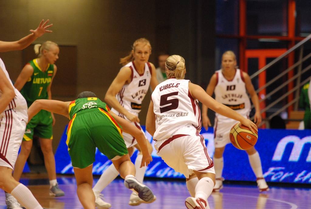 Šodien, 15. maijā, pulksten 13 Liepājas Olimpiskajā centrā Latvijas sieviešu basketbola izlase aizvadīs otro pārbaudes spēli ar Lietuvas valstsvienību. Mačs notiks aiz slēgtām durvīm - bez skatītājiem. Vakar, 14. maijā, abas izlases jau...
Autors: Uldis Dobelis