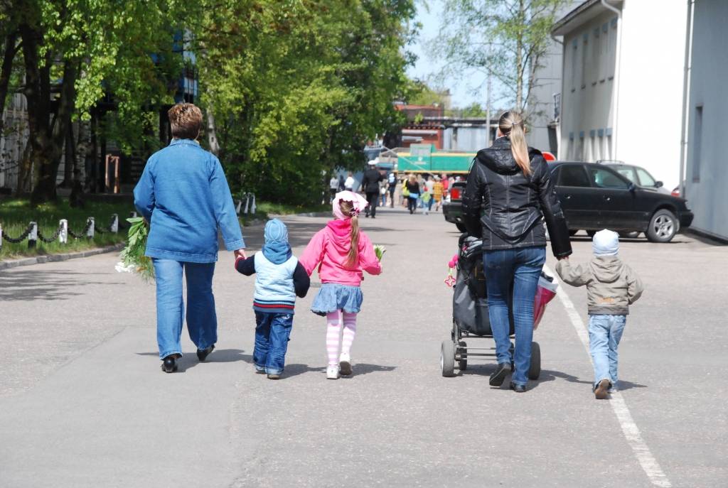 Pēc četru mēnešu prombūtnes ceturtdien, tieši pirms Ģimenes dienas, atgriezās Jūras spēku mīnu meklētājs “Tālivaldis” un 45 jūrnieki varēja atkal samīļot savus tuviniekus, tikties ar draugiem un paziņām. Kopš 9. janvāra “Tālivaldis”...
Autors: Ilze Vainovska