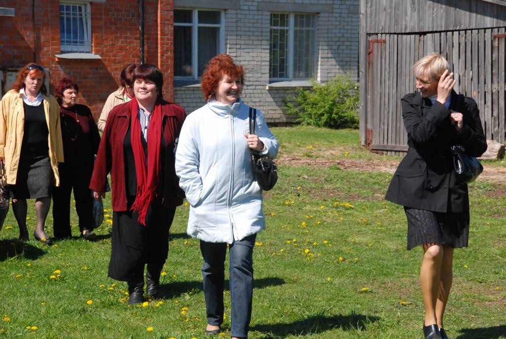 Liepājas rajona pašvaldību bibliotekāri trešdien Grobiņā notikušajā seminārā iepazinās ar Grobiņas pagasta bibliotekāres pieredzi, strādājot bibliobusā, un apsprieda iespējas darbam jaunizveidotajos novados. 

Ar jaunumiem sadarbībā...
Autors: Sarmīte Štrausa