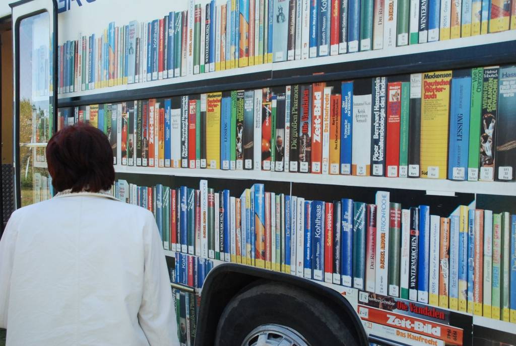 Liepājas rajona pašvaldību bibliotekāri trešdien Grobiņā notikušajā seminārā iepazinās ar Grobiņas pagasta bibliotekāres pieredzi, strādājot bibliobusā, un apsprieda iespējas darbam jaunizveidotajos novados. 

Ar jaunumiem sadarbībā...
Autors: Sarmīte Štrausa