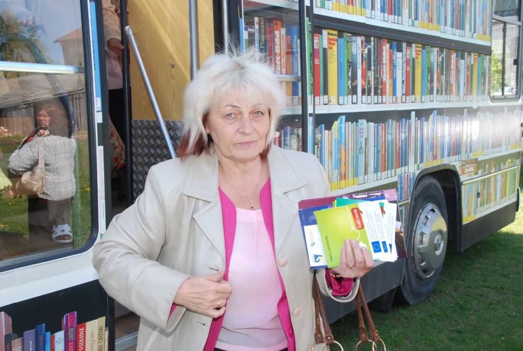 Liepājas rajona pašvaldību bibliotekāri trešdien Grobiņā notikušajā seminārā iepazinās ar Grobiņas pagasta bibliotekāres pieredzi, strādājot bibliobusā, un apsprieda iespējas darbam jaunizveidotajos novados. 

Ar jaunumiem sadarbībā...
Autors: Sarmīte Štrausa