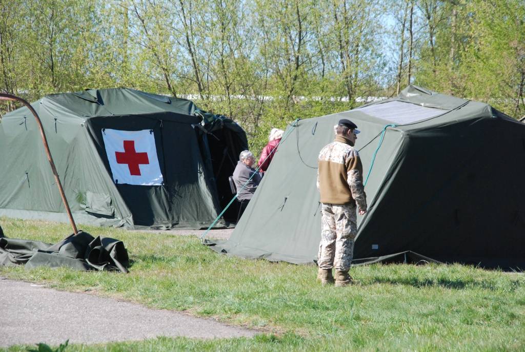 Pašvaldības rīkotās Veselības nedēļas laikā notiek arī ASV un Nacionālo bruņoto spēku militāro mediķu konsultācijas. Otrdien pie Liepājas Neredzīgo biedrības tika uzslietas vairākas kara hospitāļa teltis. Trešdien mediķu konsultācijas...
Autors: Ilze Vainovska