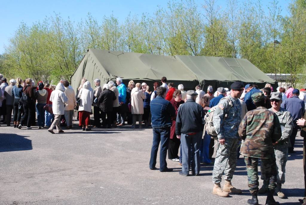 Pašvaldības rīkotās Veselības nedēļas laikā notiek arī ASV un Nacionālo bruņoto spēku militāro mediķu konsultācijas. Otrdien pie Liepājas Neredzīgo biedrības tika uzslietas vairākas kara hospitāļa teltis. Trešdien mediķu konsultācijas...
Autors: Ilze Vainovska