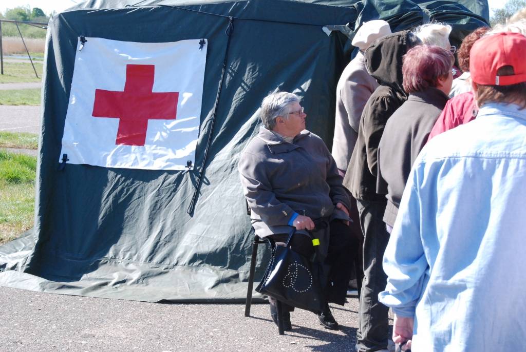 Pašvaldības rīkotās Veselības nedēļas laikā notiek arī ASV un Nacionālo bruņoto spēku militāro mediķu konsultācijas. Otrdien pie Liepājas Neredzīgo biedrības tika uzslietas vairākas kara hospitāļa teltis. Trešdien mediķu konsultācijas...
Autors: Ilze Vainovska
