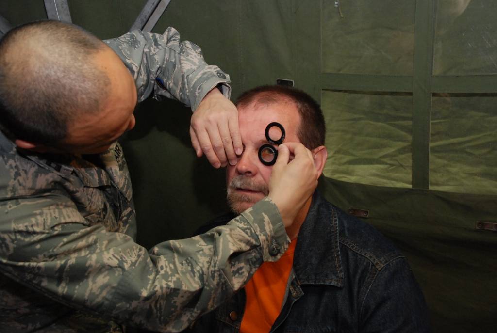Pašvaldības rīkotās Veselības nedēļas laikā notiek arī ASV un Nacionālo bruņoto spēku militāro mediķu konsultācijas. Otrdien pie Liepājas Neredzīgo biedrības tika uzslietas vairākas kara hospitāļa teltis. Trešdien mediķu konsultācijas...
Autors: Ilze Vainovska