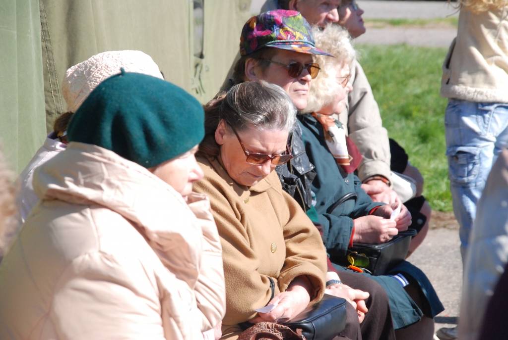 Pašvaldības rīkotās Veselības nedēļas laikā notiek arī ASV un Nacionālo bruņoto spēku militāro mediķu konsultācijas. Otrdien pie Liepājas Neredzīgo biedrības tika uzslietas vairākas kara hospitāļa teltis. Trešdien mediķu konsultācijas...
Autors: Ilze Vainovska