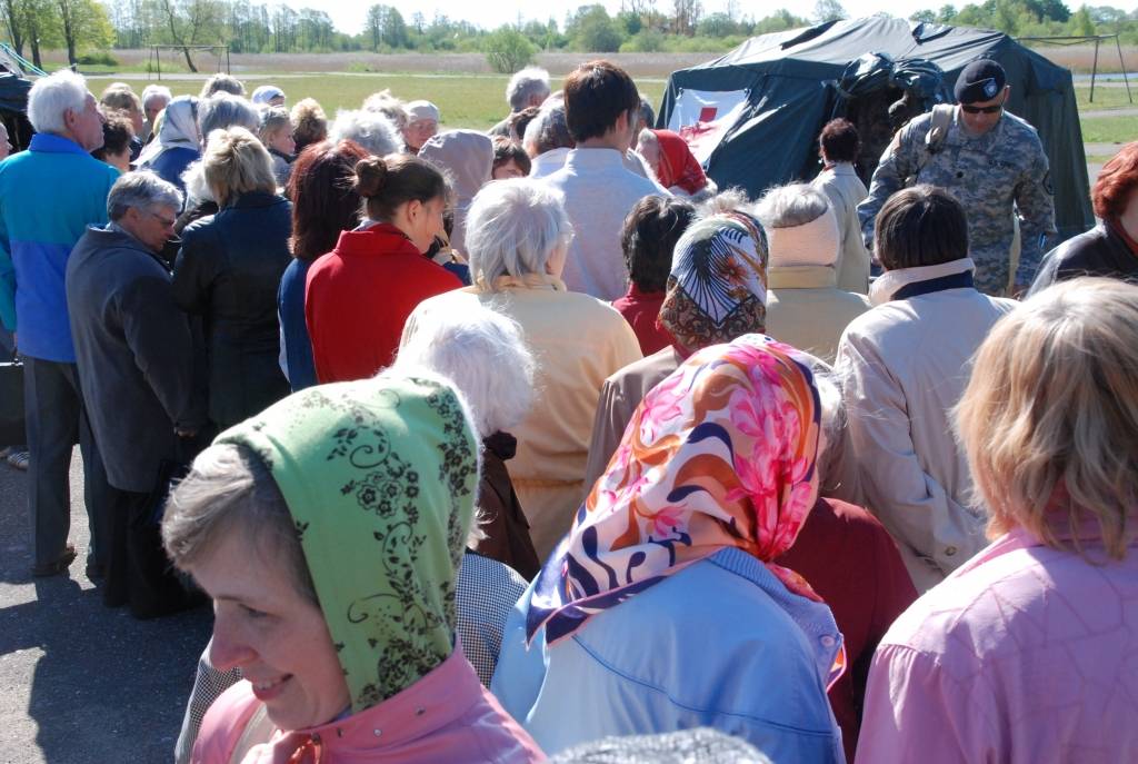 Pašvaldības rīkotās Veselības nedēļas laikā notiek arī ASV un Nacionālo bruņoto spēku militāro mediķu konsultācijas. Otrdien pie Liepājas Neredzīgo biedrības tika uzslietas vairākas kara hospitāļa teltis. Trešdien mediķu konsultācijas...
Autors: Ilze Vainovska