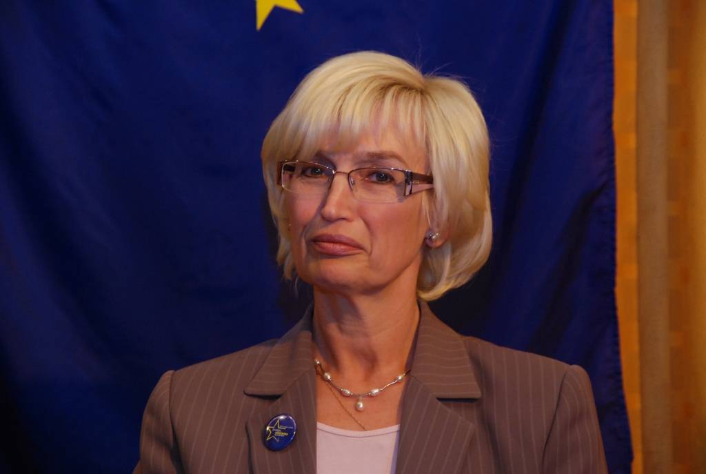 Tikpat svarīgi, cik izraudzīt īstos pārstāvjus novadu pašvaldībām, ir arī zināt to, kuri pārstāvēs Latviju Eiropas Parlamentā. To pirmdien Liepājas rajona Pieaugušo izglītības centra organizētajā paneļdiskusijā uzsvēra Eiropas Parlamenta...
Autors: Sarmīte Štrausa