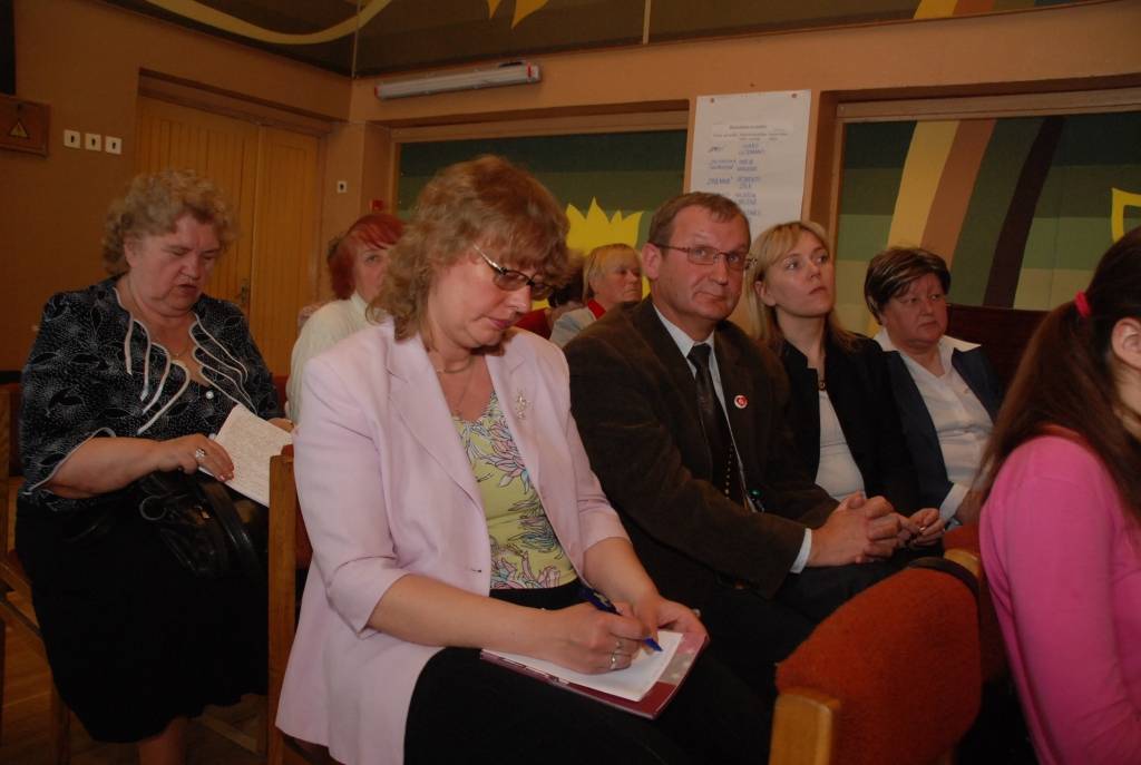 Tikpat svarīgi, cik izraudzīt īstos pārstāvjus novadu pašvaldībām, ir arī zināt to, kuri pārstāvēs Latviju Eiropas Parlamentā. To pirmdien Liepājas rajona Pieaugušo izglītības centra organizētajā paneļdiskusijā uzsvēra Eiropas Parlamenta...
Autors: Sarmīte Štrausa