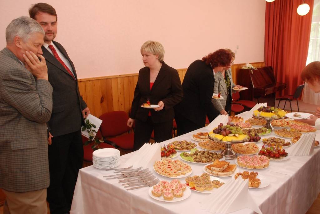 Tikpat svarīgi, cik izraudzīt īstos pārstāvjus novadu pašvaldībām, ir arī zināt to, kuri pārstāvēs Latviju Eiropas Parlamentā. To pirmdien Liepājas rajona Pieaugušo izglītības centra organizētajā paneļdiskusijā uzsvēra Eiropas Parlamenta...
Autors: Sarmīte Štrausa