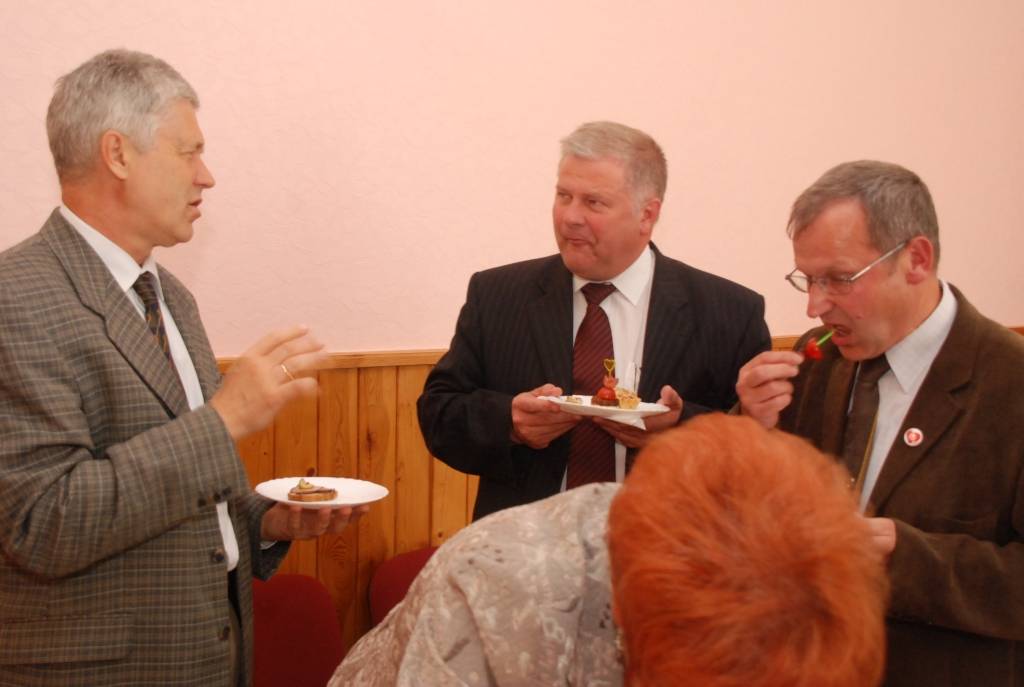 Tikpat svarīgi, cik izraudzīt īstos pārstāvjus novadu pašvaldībām, ir arī zināt to, kuri pārstāvēs Latviju Eiropas Parlamentā. To pirmdien Liepājas rajona Pieaugušo izglītības centra organizētajā paneļdiskusijā uzsvēra Eiropas Parlamenta...
Autors: Sarmīte Štrausa