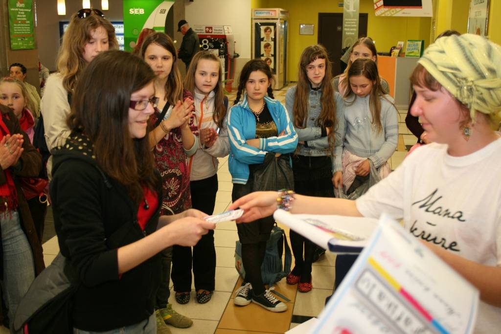 Tirdzniecības namā "Kurzeme" karājas daudz krūžu – ir noslēdzies Liepājas Universitātes Mākslas un dizaina katedras ar SIA www.grafika.lv atbalstu rīkotais jauno mākslinieku un dizaineru konkurss “Mana krūze”.
Konkurss, kas norisinājās no...
Autors: "Rekurzeme", portāls