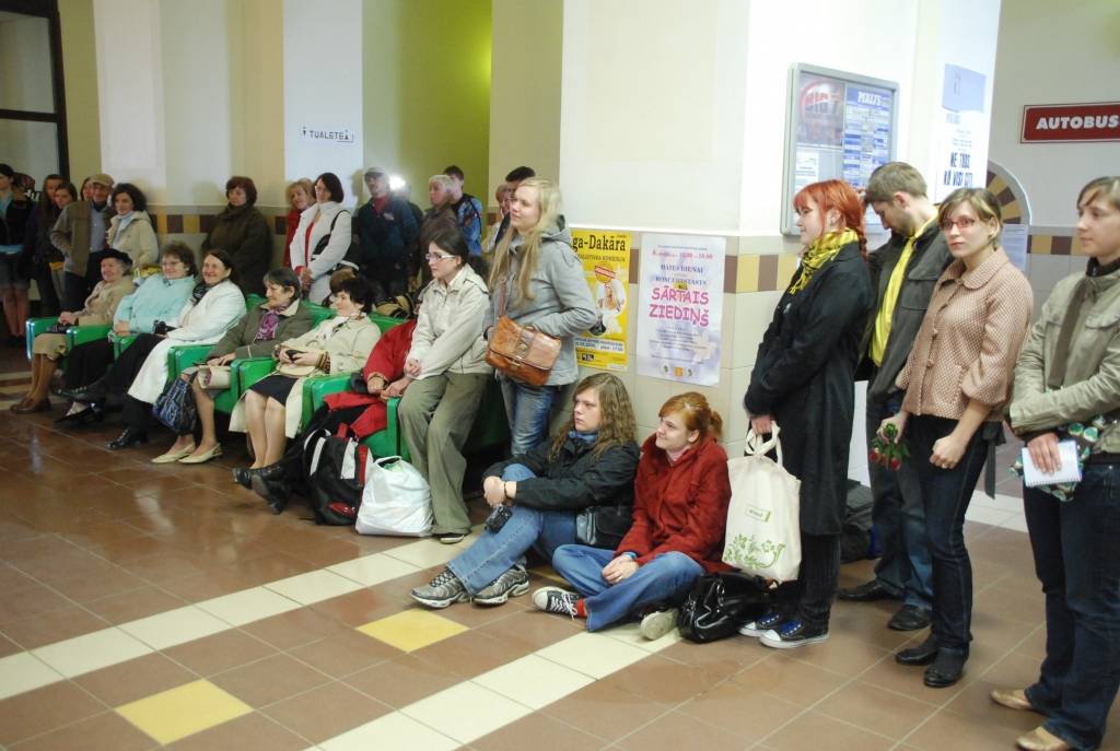 Vakar, 5. maijā, Liepājas dzelzceļa stacijas uzgaidāmajā zālē skatītāju vērtējumam tika nodota Liepājas Tautas mākslas un kultūras centra Jauniešu teātra studijas izrāde "Stacija", izrādes režisors – Juris Ločemelis.

Iestudējumam nav...
Autors: "Rekurzeme", portāls