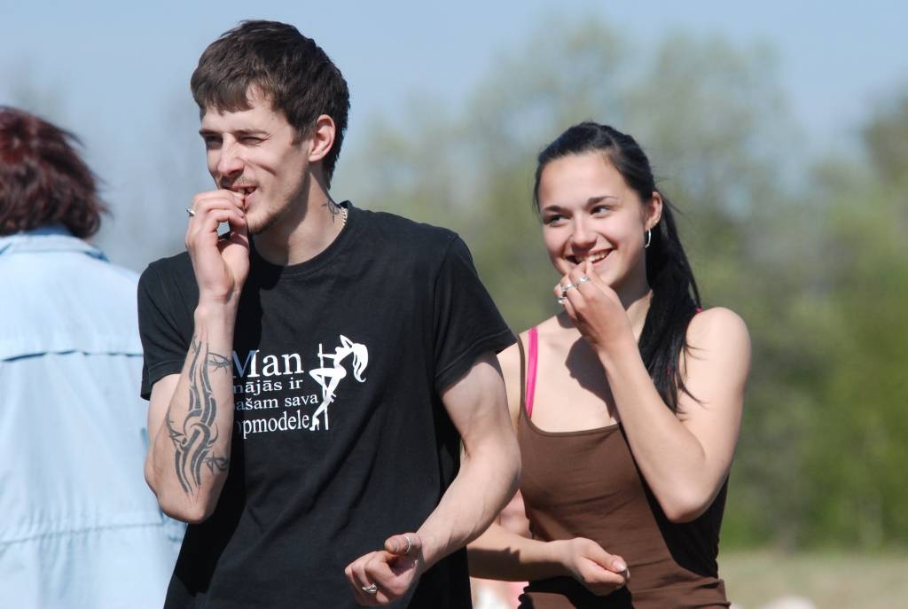 Līdzjutēji "Vecpils" ātrumposmā gan fanoja par rallistiem, gan "rija" putekļus, gan aizrāvās ar cīņu sporta veidiem, kad bija krietni patukšināti līdzpaņemtie alkohola krājumi. Rallijsprints "Kalnamuiža 2009" 3. maijā notika Liepājas un...
Autors: Uldis Dobelis