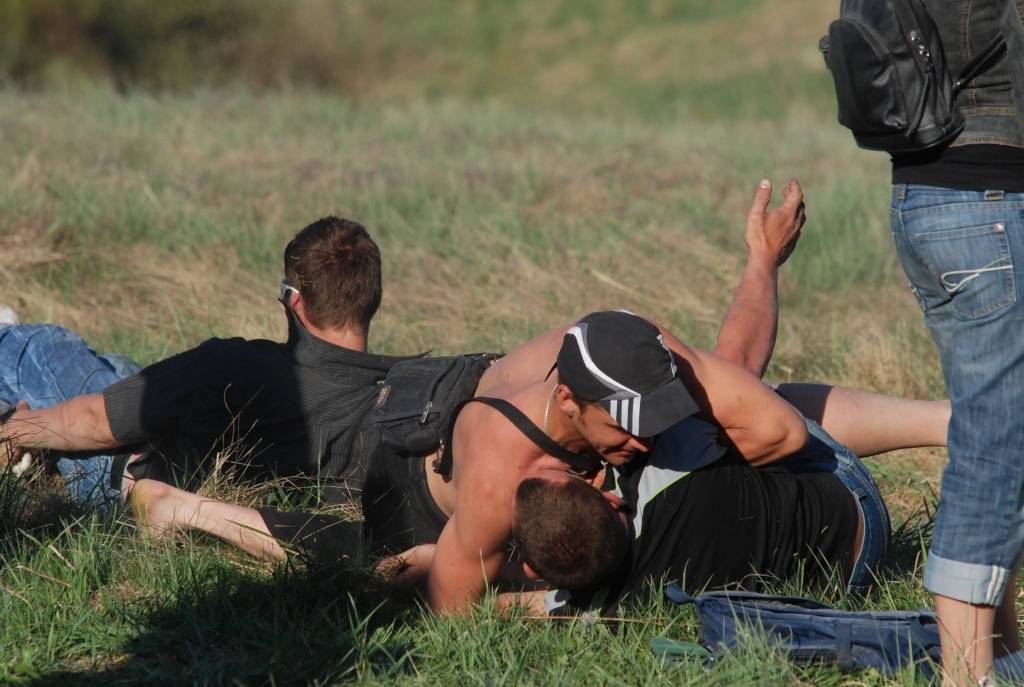 Līdzjutēji "Vecpils" ātrumposmā gan fanoja par rallistiem, gan "rija" putekļus, gan aizrāvās ar cīņu sporta veidiem, kad bija krietni patukšināti līdzpaņemtie alkohola krājumi. Rallijsprints "Kalnamuiža 2009" 3. maijā notika Liepājas un...
Autors: Uldis Dobelis