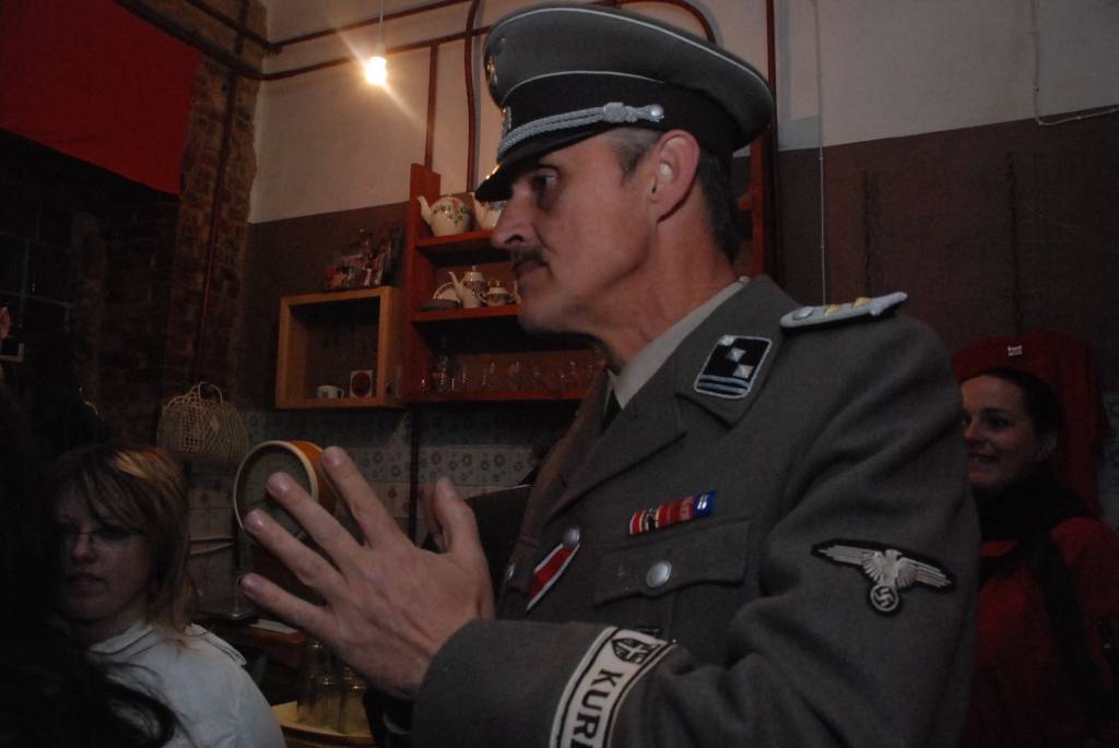 Naktī uz pirmo maiju Karostas glābšanas biedrība (KGB) iepazīstināja preses pārstāvjus ar šīs sezonas jauno tūrisma piedāvājumu - programmu “Pa spoku mednieku pēdām".
Tas domāts nelielām interesentu grupām ar nopietnu attieksmi pret...
Autors: Sarmīte Štrausa