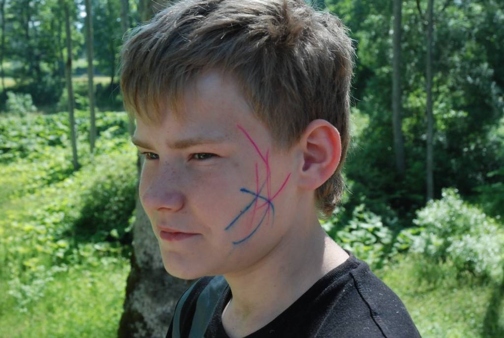 Šonedēļ Kazdangā notiek skolēnu vasaras nometne “Saldskābais smaids”. Jaunieši no Liepājas 6. vidusskolas ne tikai atpūšas, bet arī strādā un pelna sev ekskursiju.
Autors: Iluta Dreimane